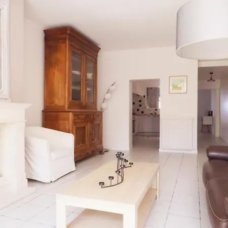Hébergement de vacances Maison Confortable Proche - 7 Pers. - Fr-1-879-5 *